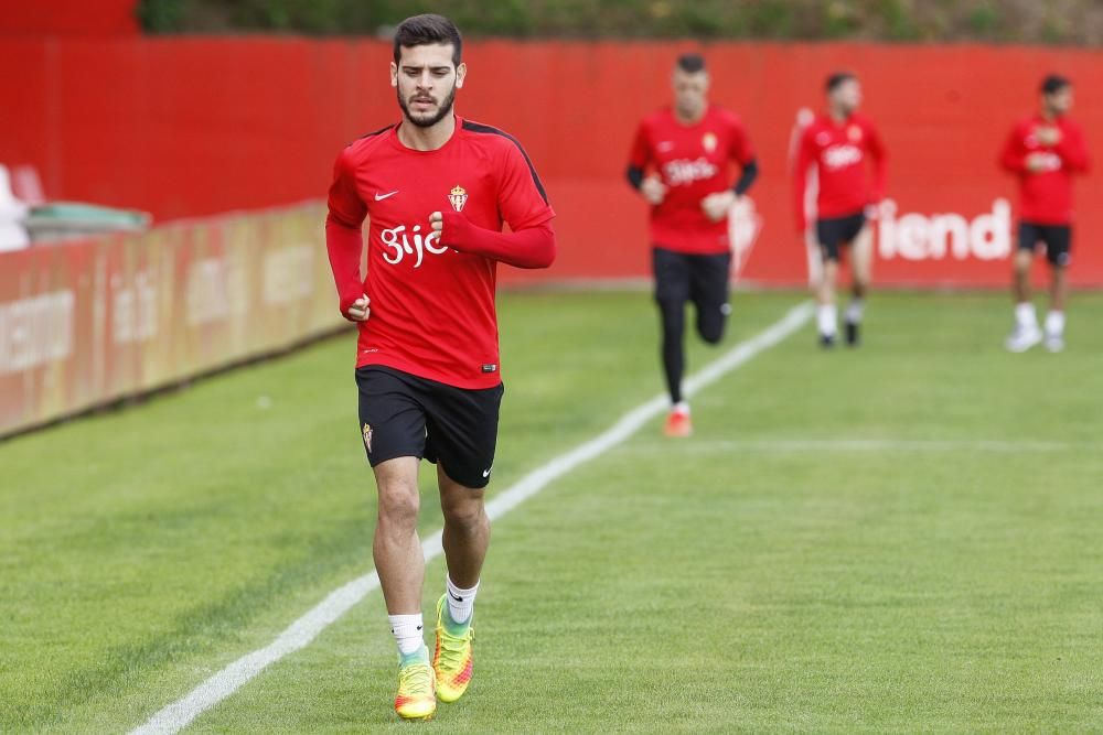 Entrenamiento del Sporting tras la derrota frente al Barcelona