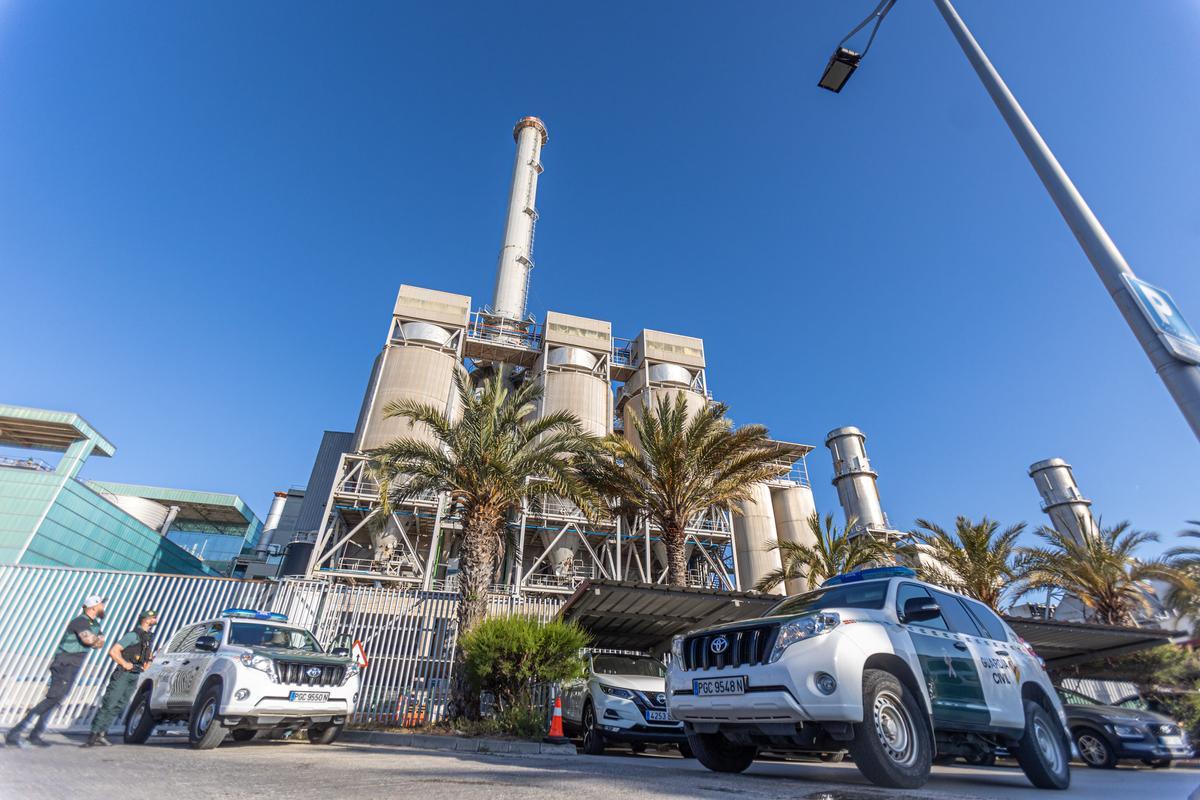 Registro en la incineradora del Besòs en busca de pruebas de contaminación