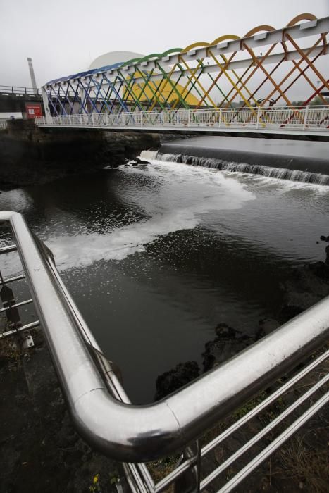 Vertido en la ría de Avilés