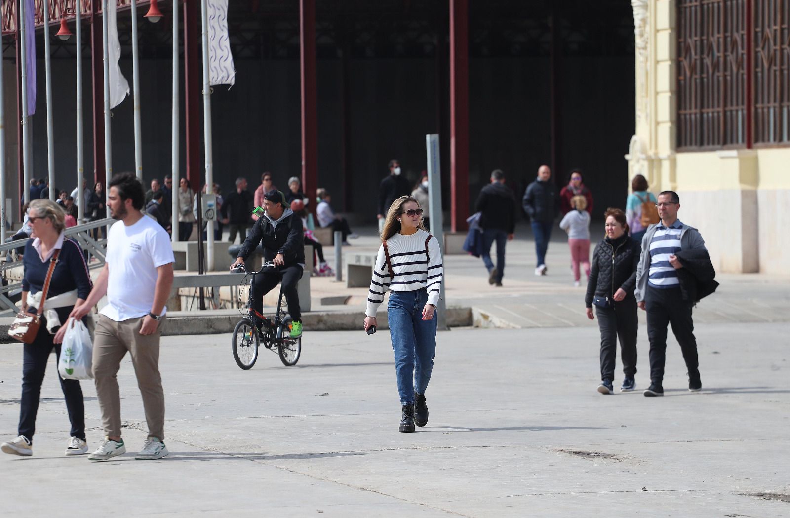 Al fin, sale el sol en València tras la lluvias