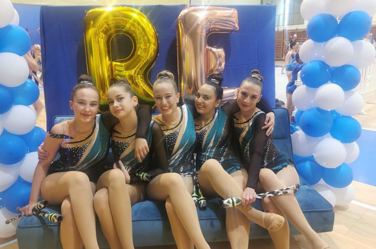 La unión de las gimnastas se percibe tanto dentro como fuera del tapiz. | SERVICIO ESPECIAL