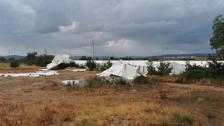 La tormentas a su paso por las carpas de la feria de Utiel