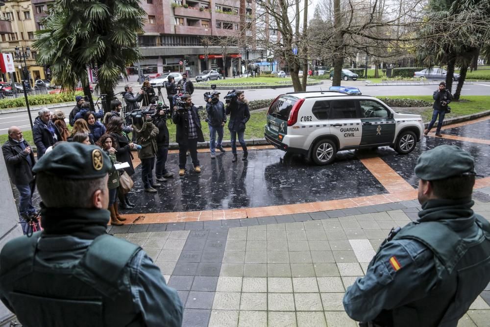 La Guardia Civil registra la sede de UGT en Asturias