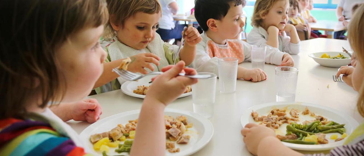 Retiran a los niños del comedor escolar de Santa Eulalia de Oscos tras acudir ebrio el cocinero