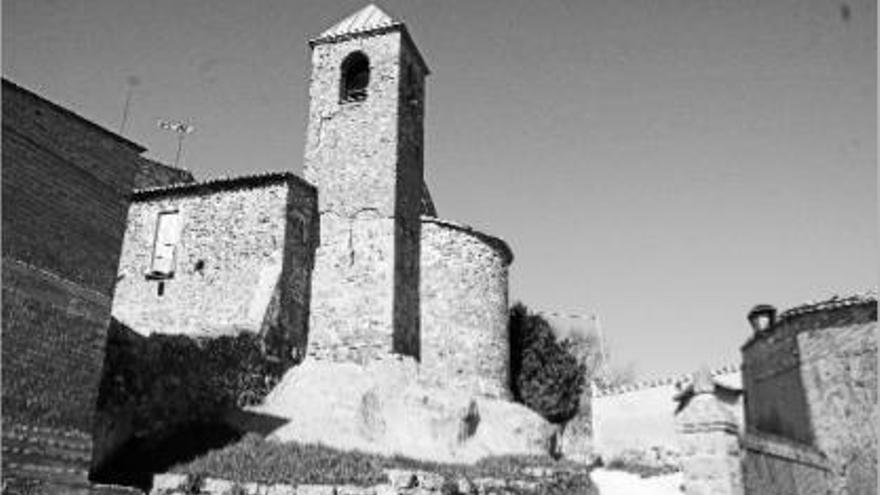 Sant Iscle de Bages va ser una parròquia de Sant Fruitós i és entre la urbanització de Pineda i la Sèquia