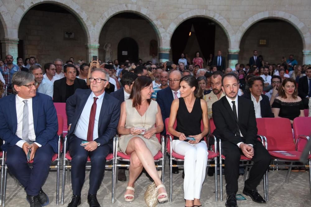 Königin Letizia und Ken Loach im Kastell Bellver