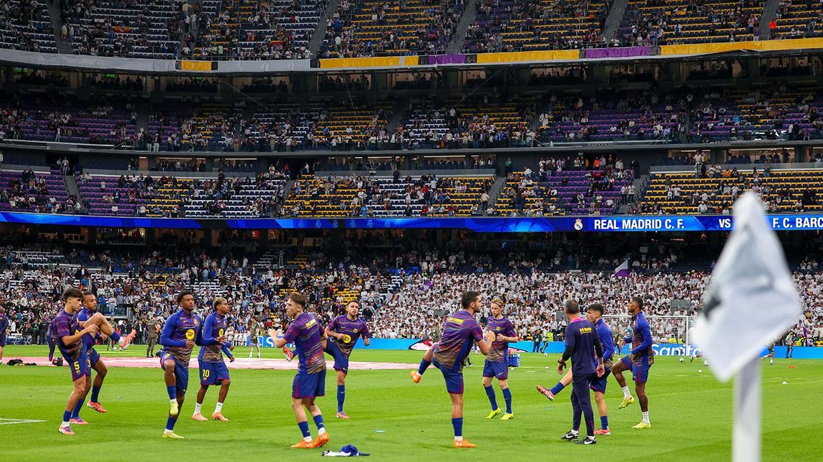 Ambiente de Clásico: los jugadores ya calientan antes del gran duelo