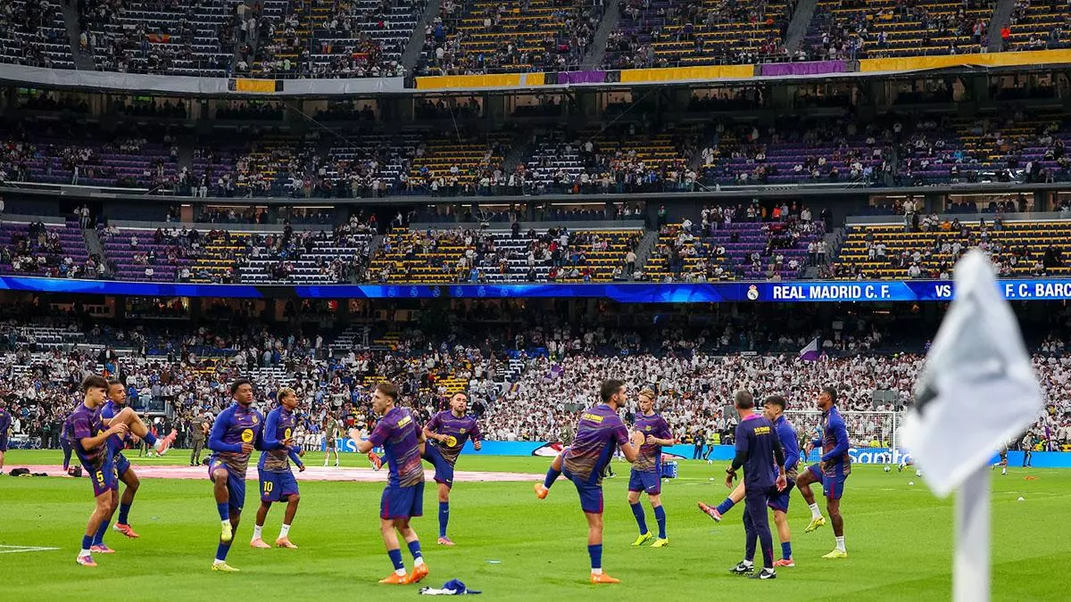 Ambiente de Clásico: los jugadores ya calientan antes del gran duelo