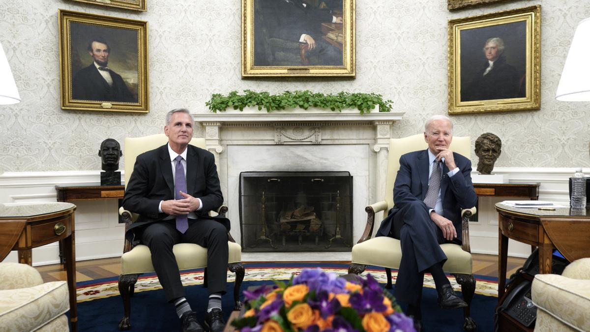 Biden y McCarthy mantienen una reunión &quot;productiva&quot; sobre el techo de deuda pero sin acuerdo.