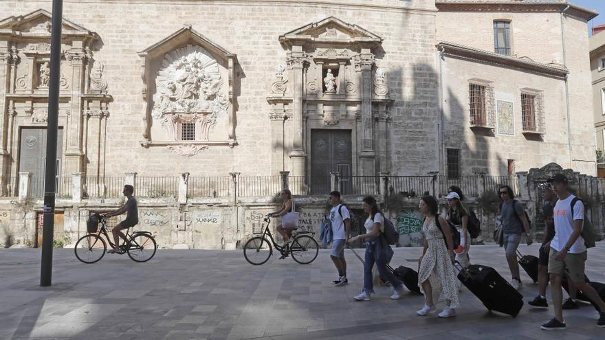 València fija un límite de 20 personas para los grupos turísticos en Ciutat Vella