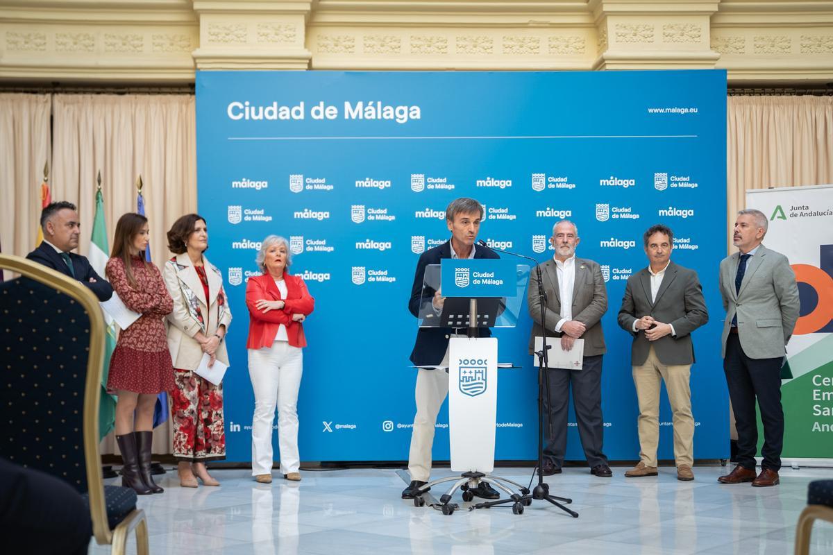 El concejal de Seguridad, Avelino Barrionuevo, presenta el dispositivo de seguridad de la Semana Santa de Málaga.