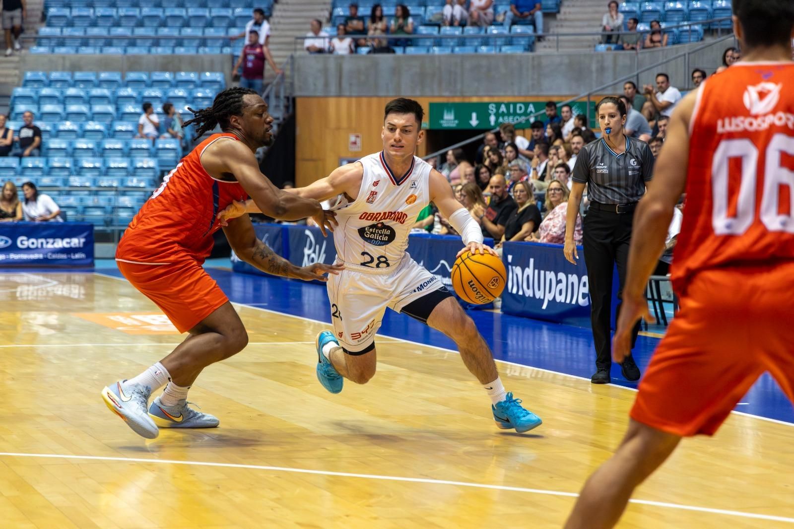 El Obradoiro se lleva su torneo con sangre, sudor y lágrimas