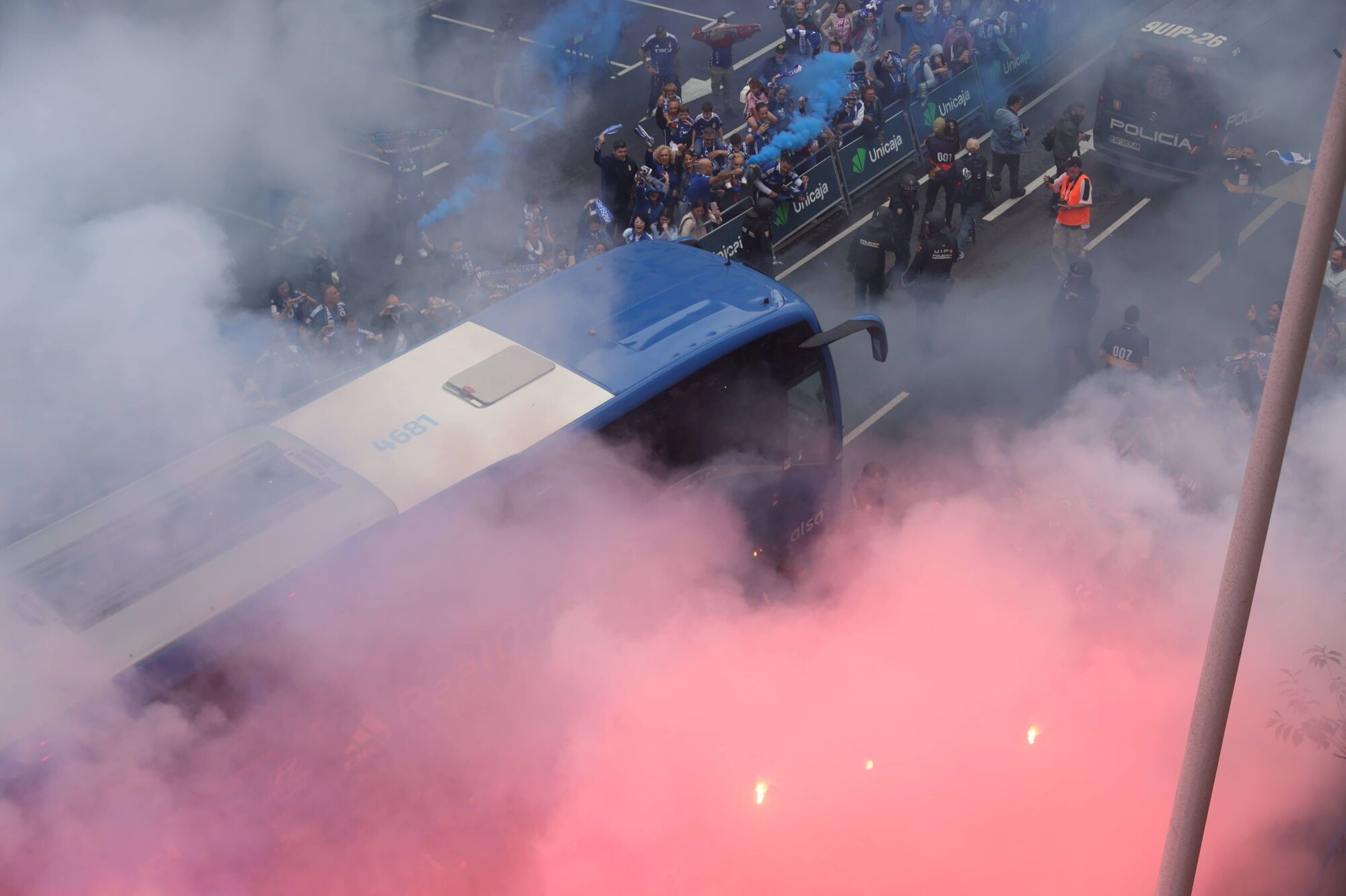 Así fue el recibimiento de la afición al Real Oviedo y toda la previa del último partido de la temporada