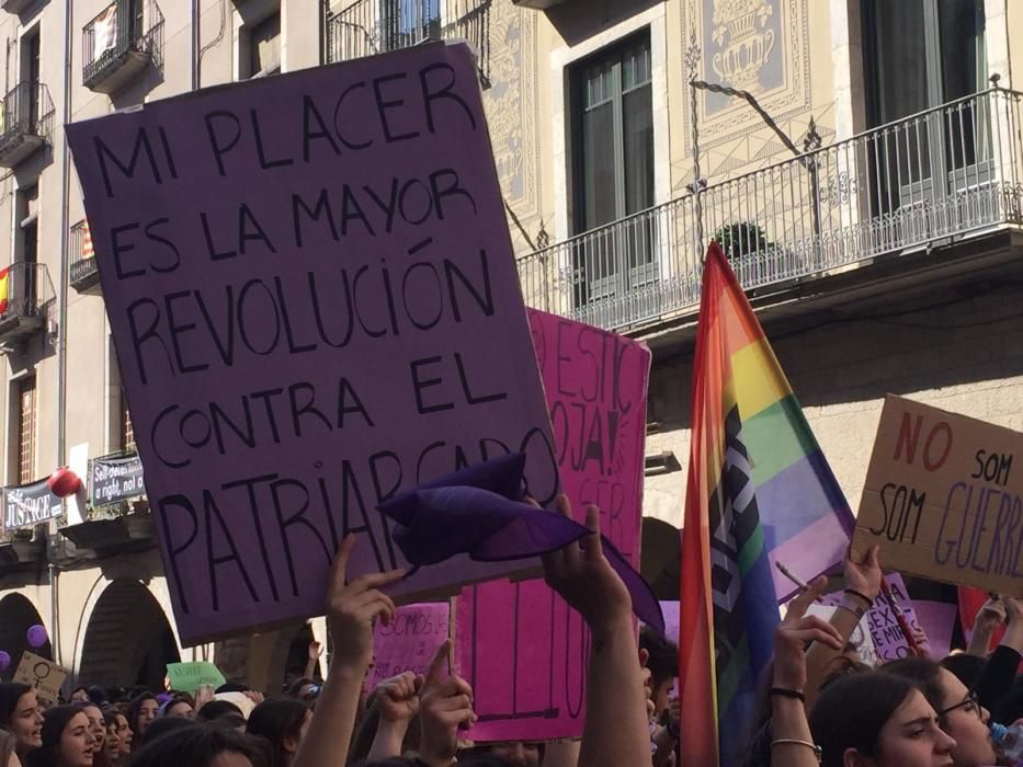 Manifestació estudiantil a Girona de la vaga del vuit de març