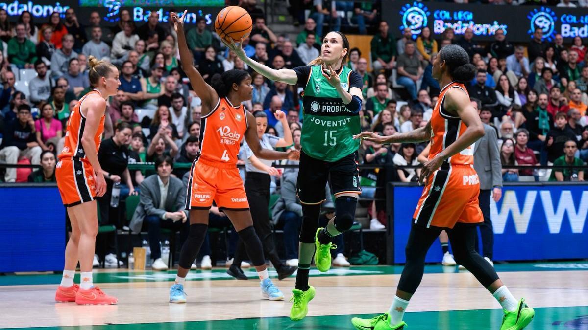 Valencia Basket logró una ventaja de cuatro puntos en su visita al Joventut