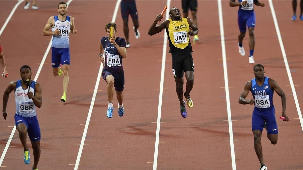 Bolt, en el momento de lesionarse en la final de los 4x100 metros del sábado.