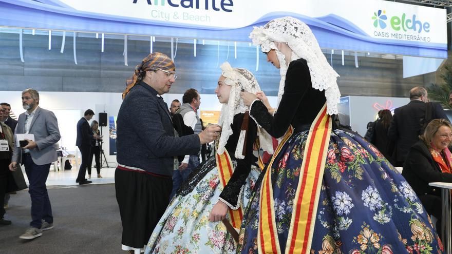 Las Hogueras de Alicante se presentan a Murcia en Fitur