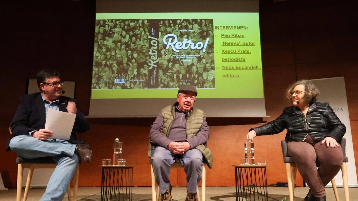 Pep Ribas presentó su libro 'Retro!' en el Club Diario de Ibiza