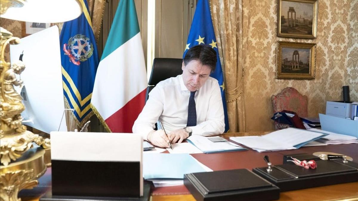 El primer ministro italiano, Giussepe Conte, en una videoconferencia