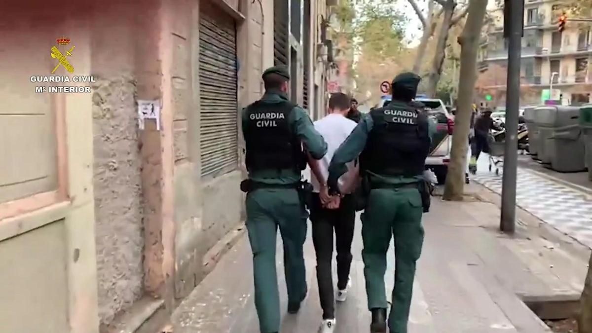Cae en Barcelona una banda que asaltó 150 casas aisladas del norte de España y robaba joyas y dinero