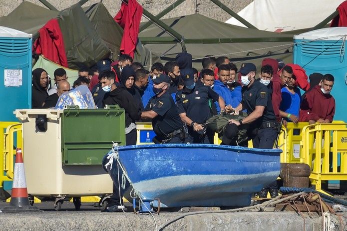 Llegada de inmigrantes al muelle de Arguineguín