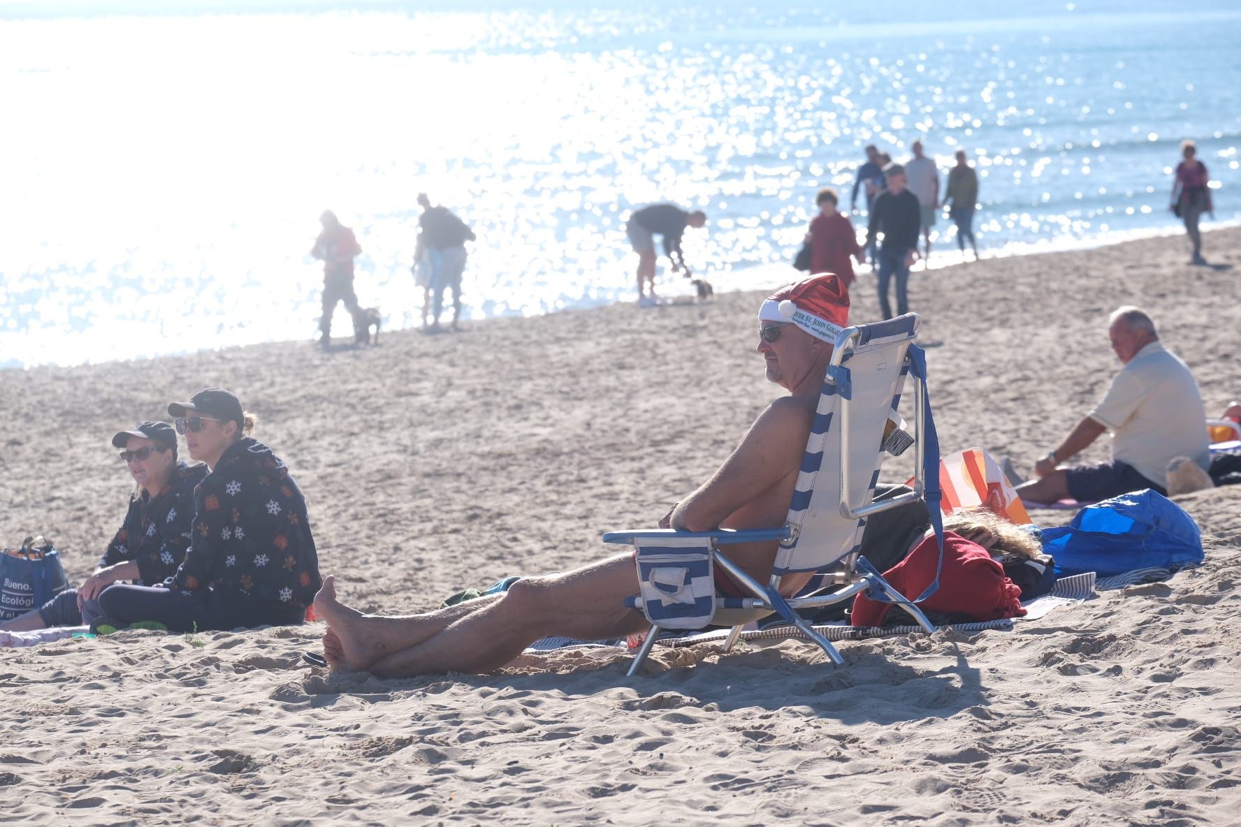El día de Navidad en manga corta y en la playa en la provincia