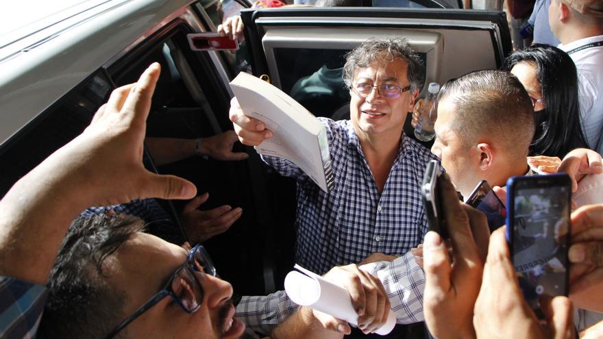 El izquierdista Petro insiste en los peligros de fraude electoral en Colombia