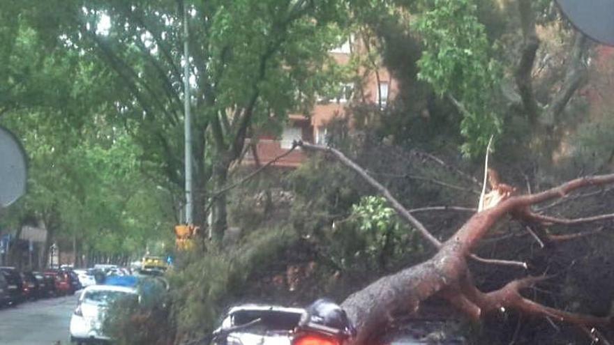 Les pluges causen inundacions i talls de carrers a Tarragona