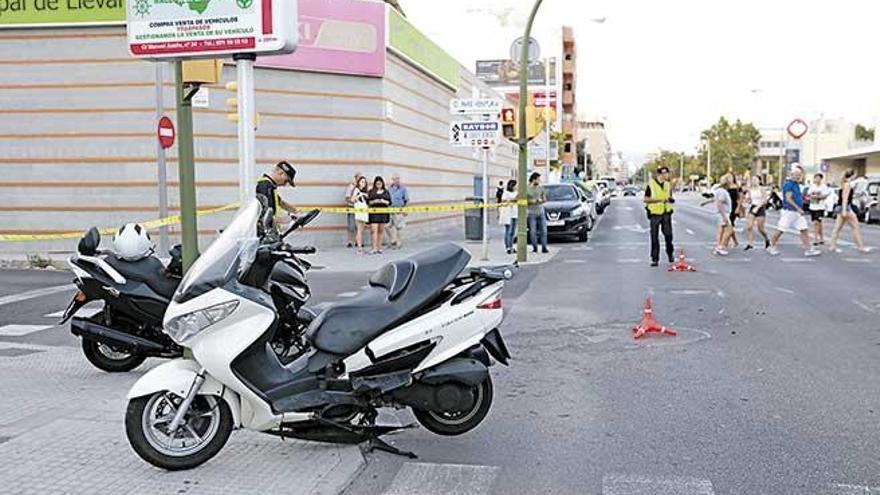 Dos motoristas, heridos al chocar en Manuel Azaña