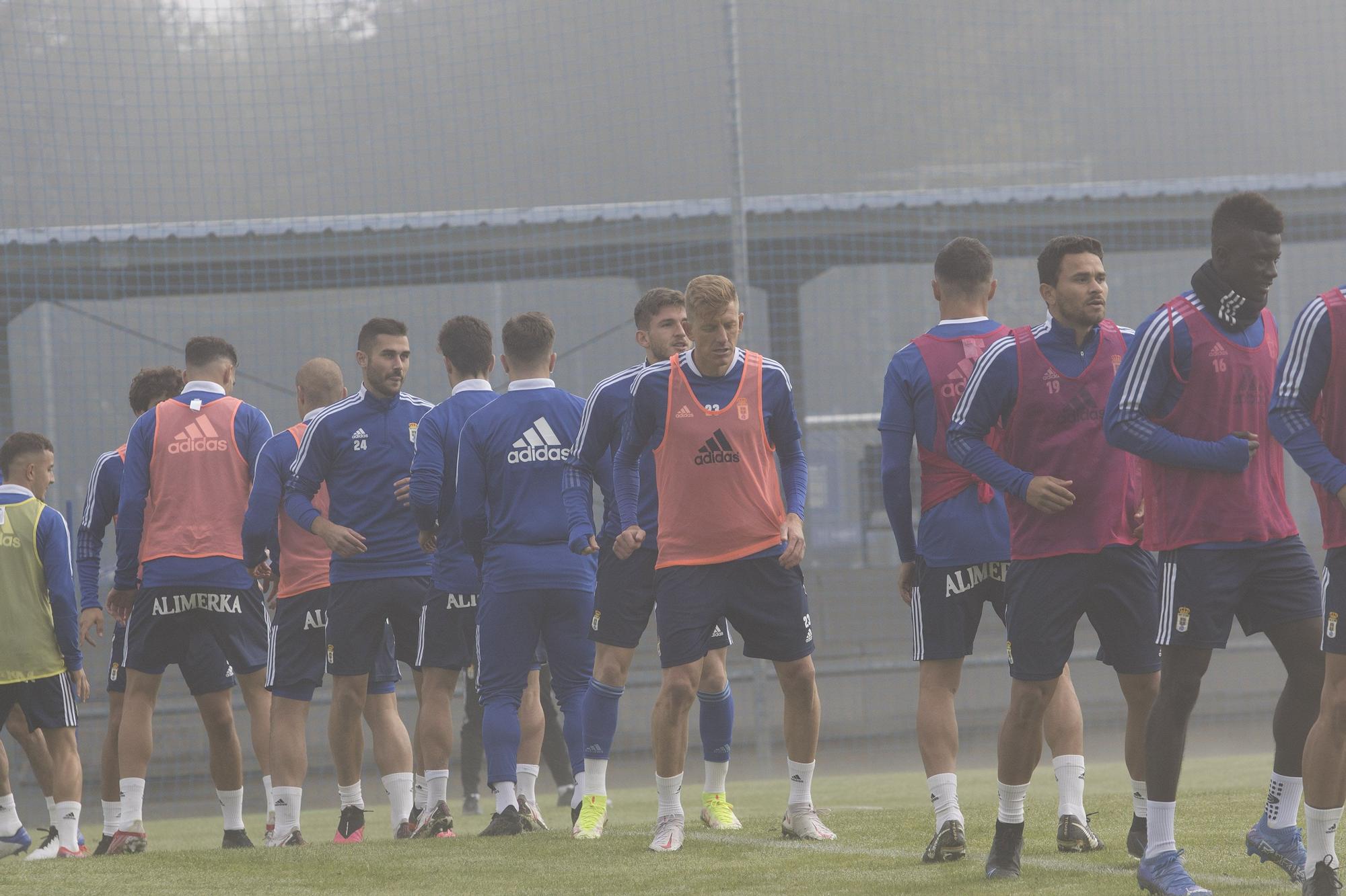 Las imágenes del último entrenamiento del Oviedo antes del derbi