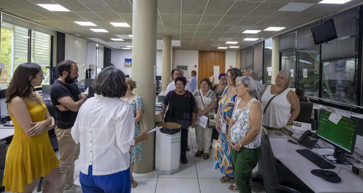 La Federació de Veïns de Palma, ayer en la redacción de Diario de Mallorca. | GUILLEM BOSCH