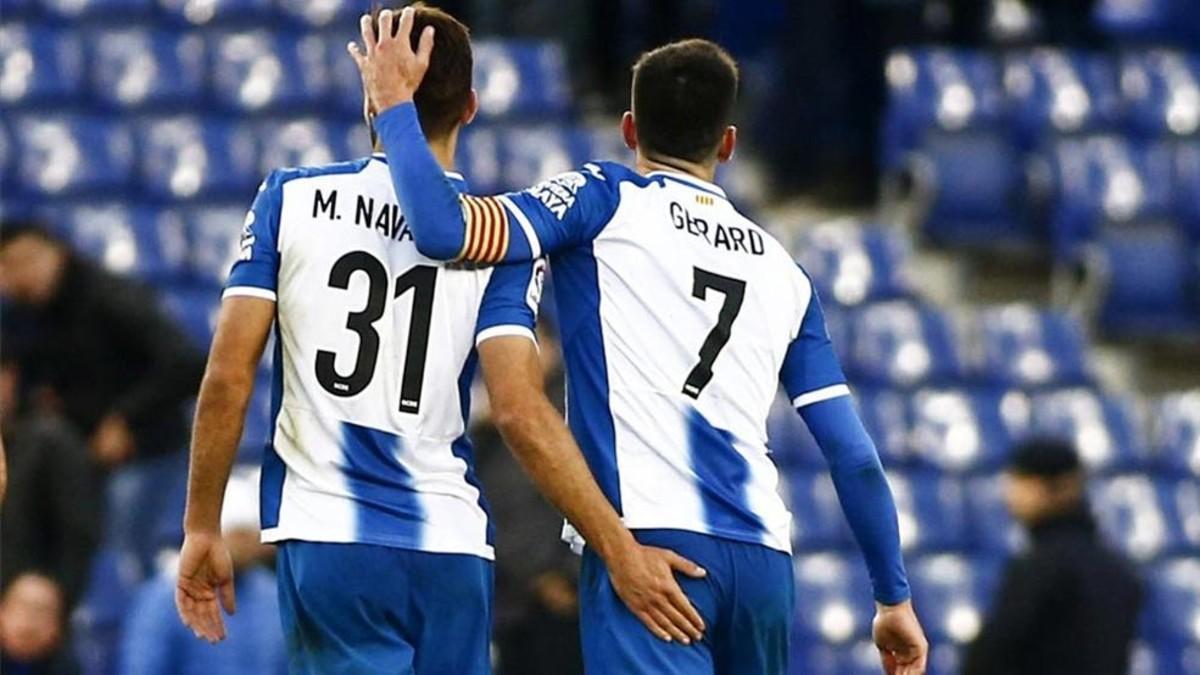 Gerard Moreno agradece la asistencia de Marc Navarro en el 3-1