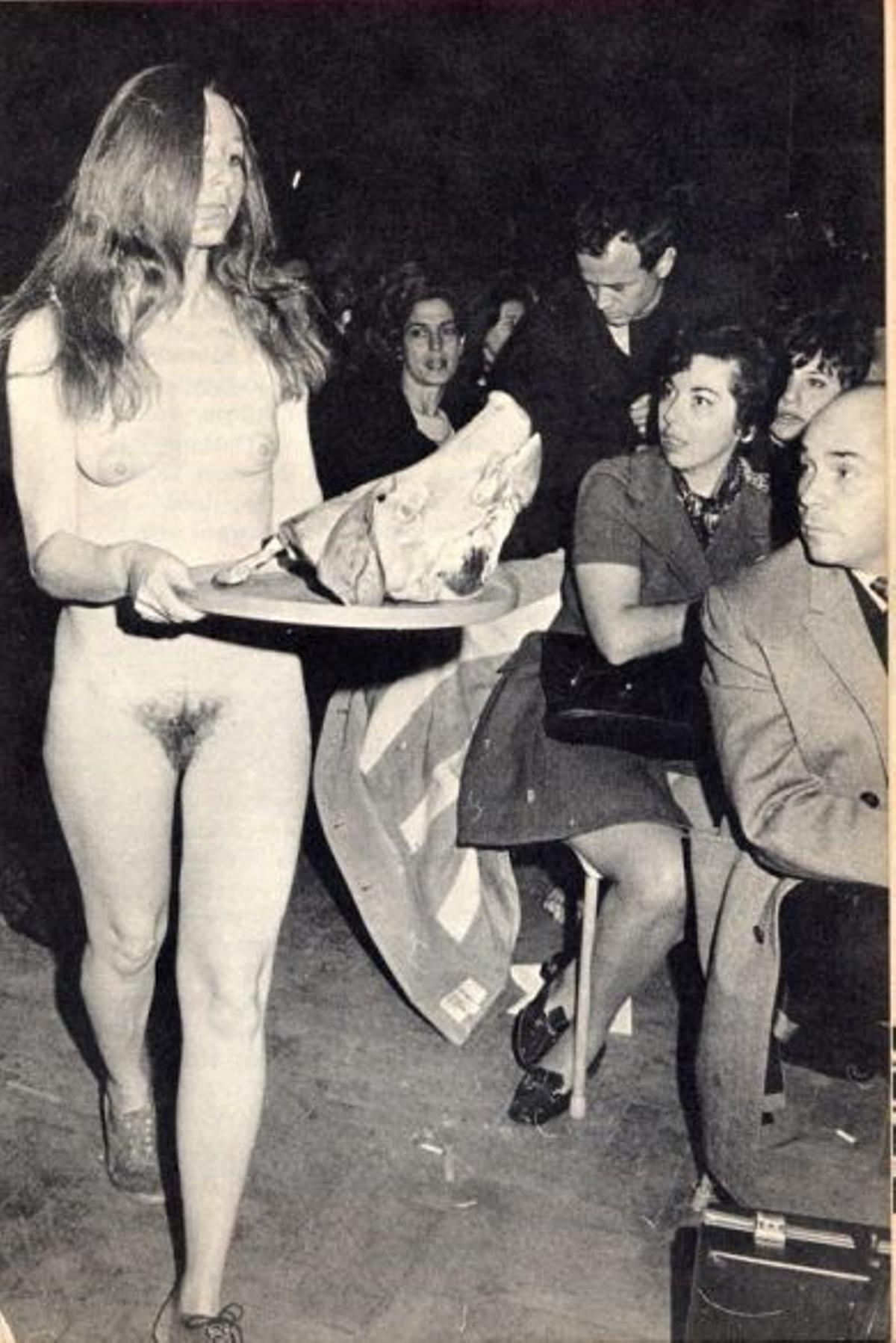 Feminismo de guerrilla. Desnuda y con una cabeza de cerdo como ofrenda, desfiló Sharon Krebbs por el pasillo central de la Convención Demócrata de 1968. La joven pertenecía a un grupo de feministas de guerrilla llamado WITCH que vindicó el legado de las brujas perseguidas y lanzó andanadas espectaculares contra el machismo en la izquierda y ese matrimonio de conveniencia que sellan el capitalismo y el patriarcado.