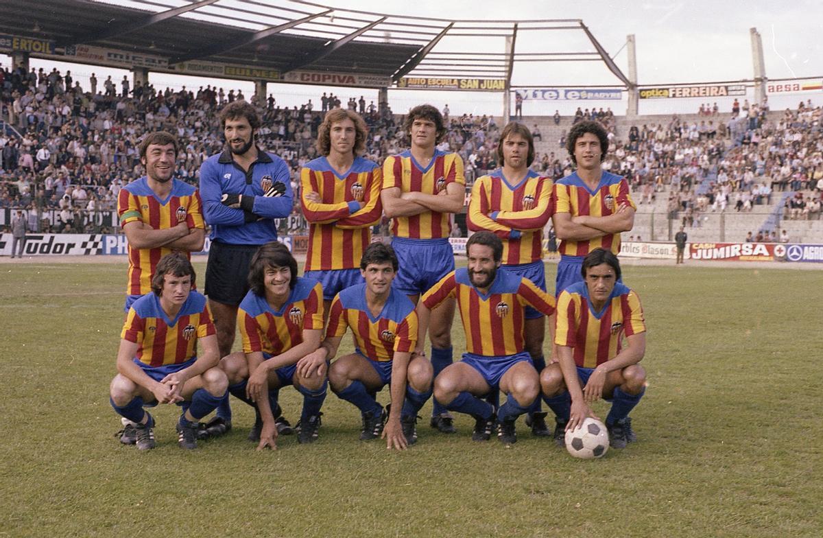 Vilarrodà, a baix al mig, entre el Lobo Diarte i Castellanos amb el València al cap del Salamanca el 1979