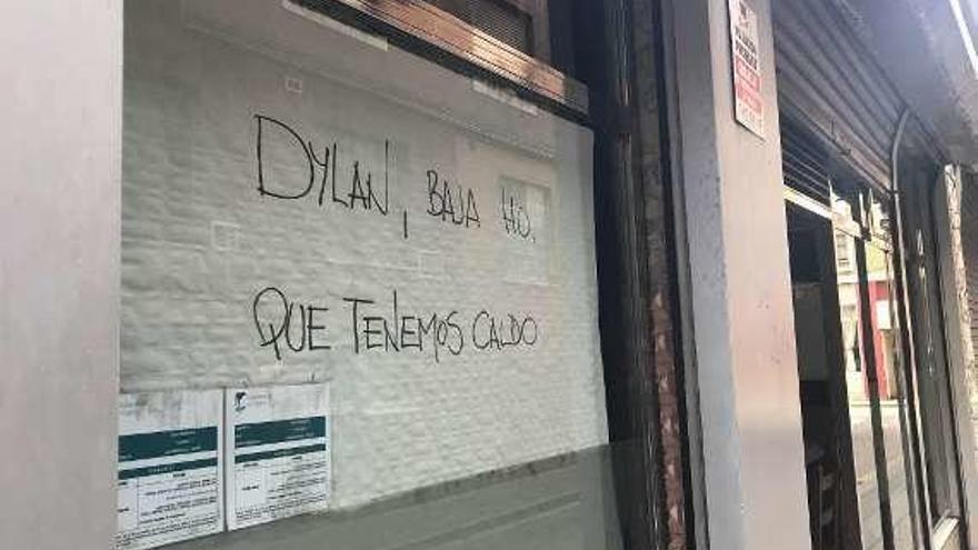 Un cartel en una sidrería cercana al hotel.