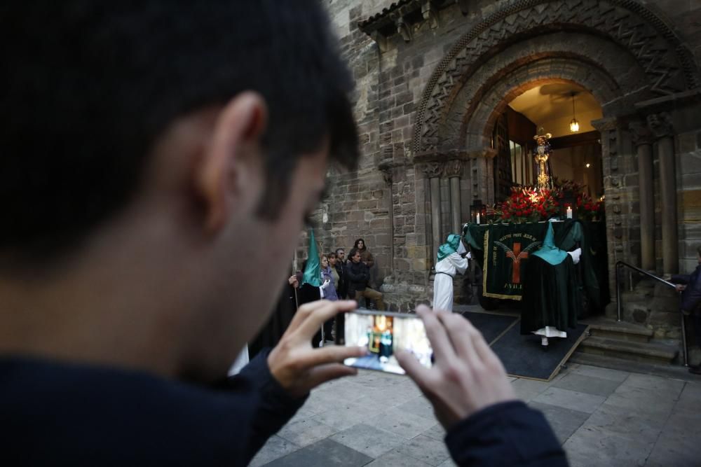 Procesión del Jesús Cautivo en la Semana Santa de Avilés