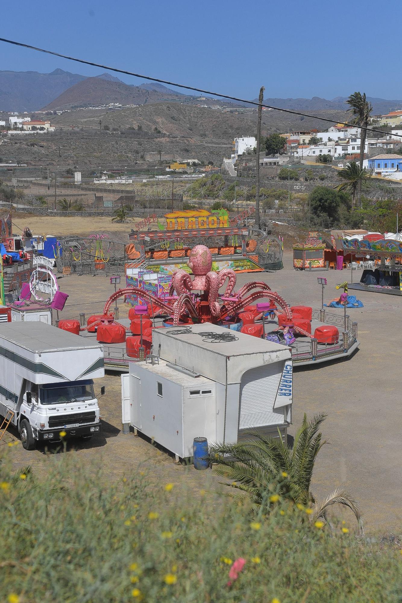 Atracciones en la zona del recinto ferial por las Fiestas de San Juan en Telde.
