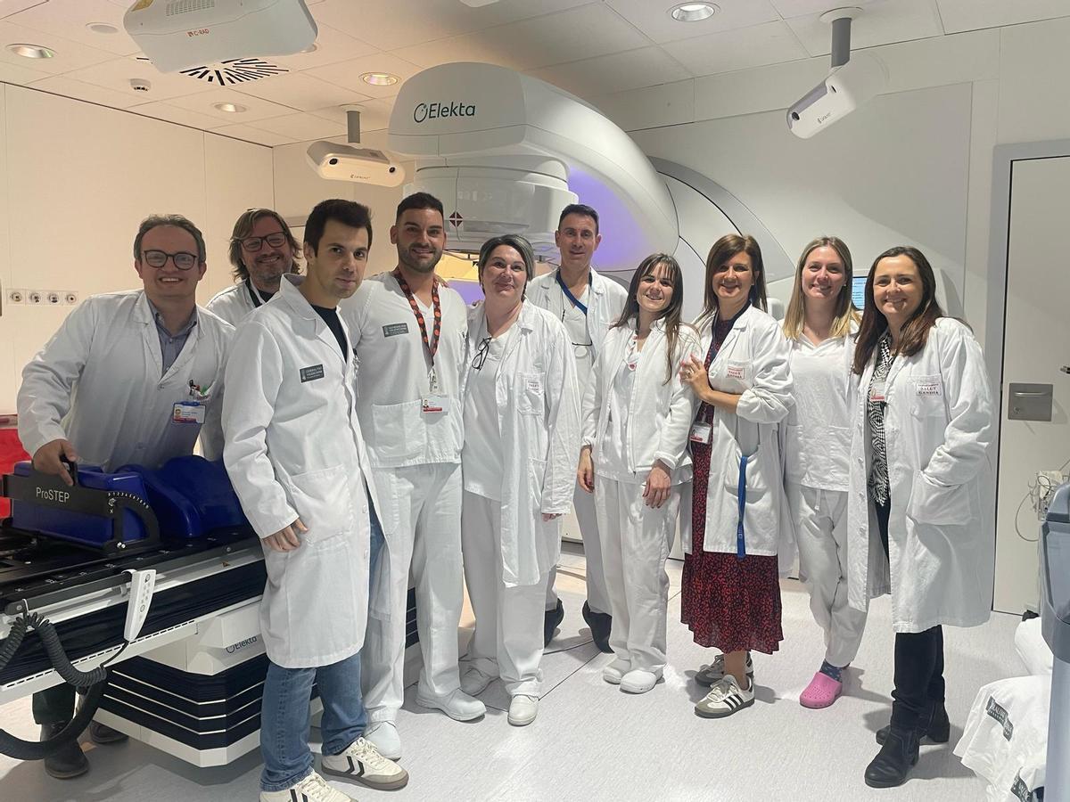 El equipo de oncología radioterápica del hospital Francesc de Borja de Gandia