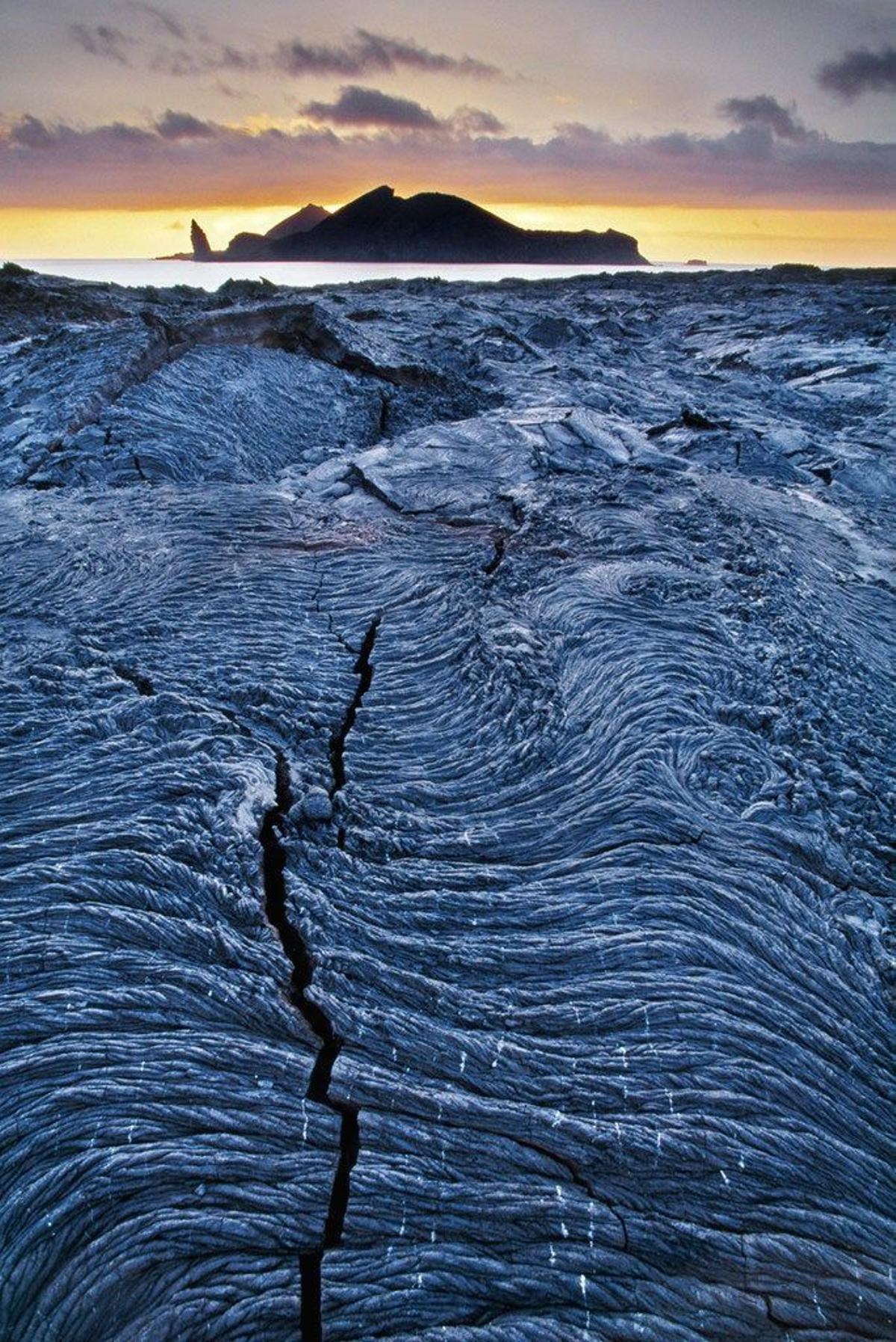 Río de lava en la Bahía de Sullivan, en isla Santiago.
