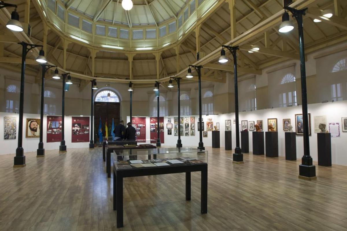 Exposición de Semana Santa en la plaza de Trascorrales