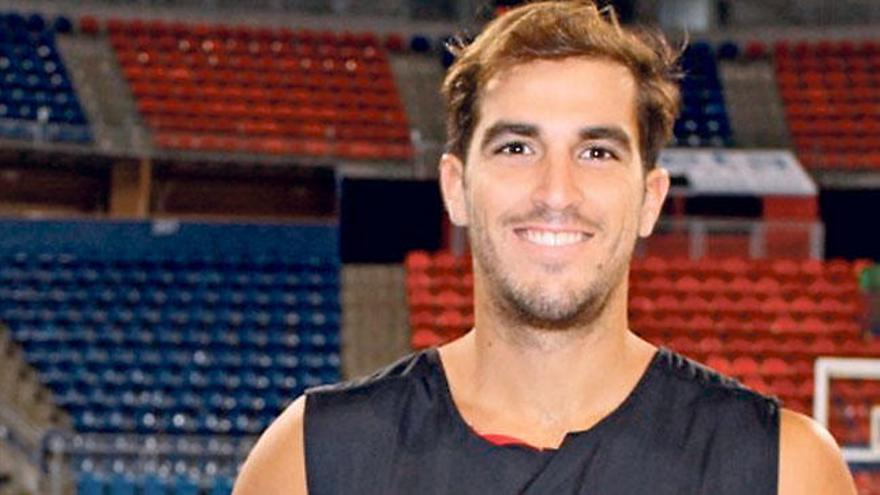 Jorge Romero posa este verano durante su corta estancia en el Baskonia.