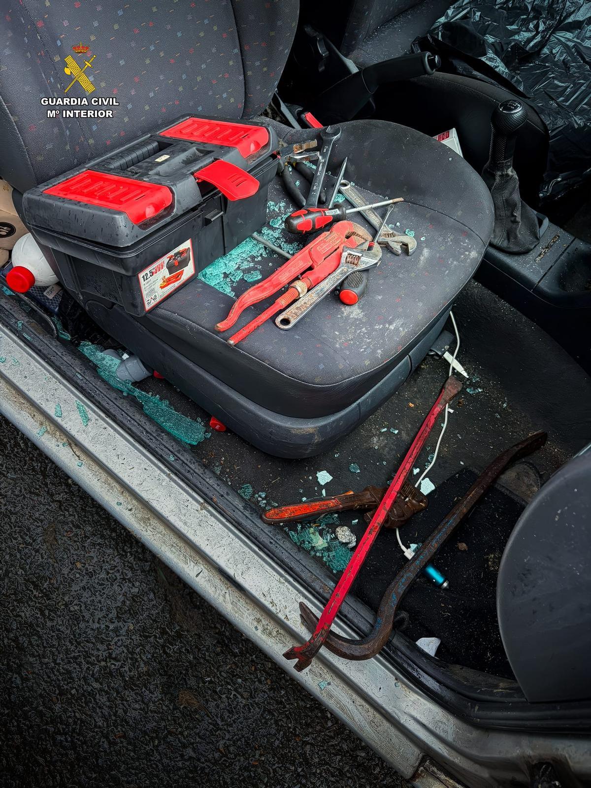 Herramientas que empleaban para cometer los robos.