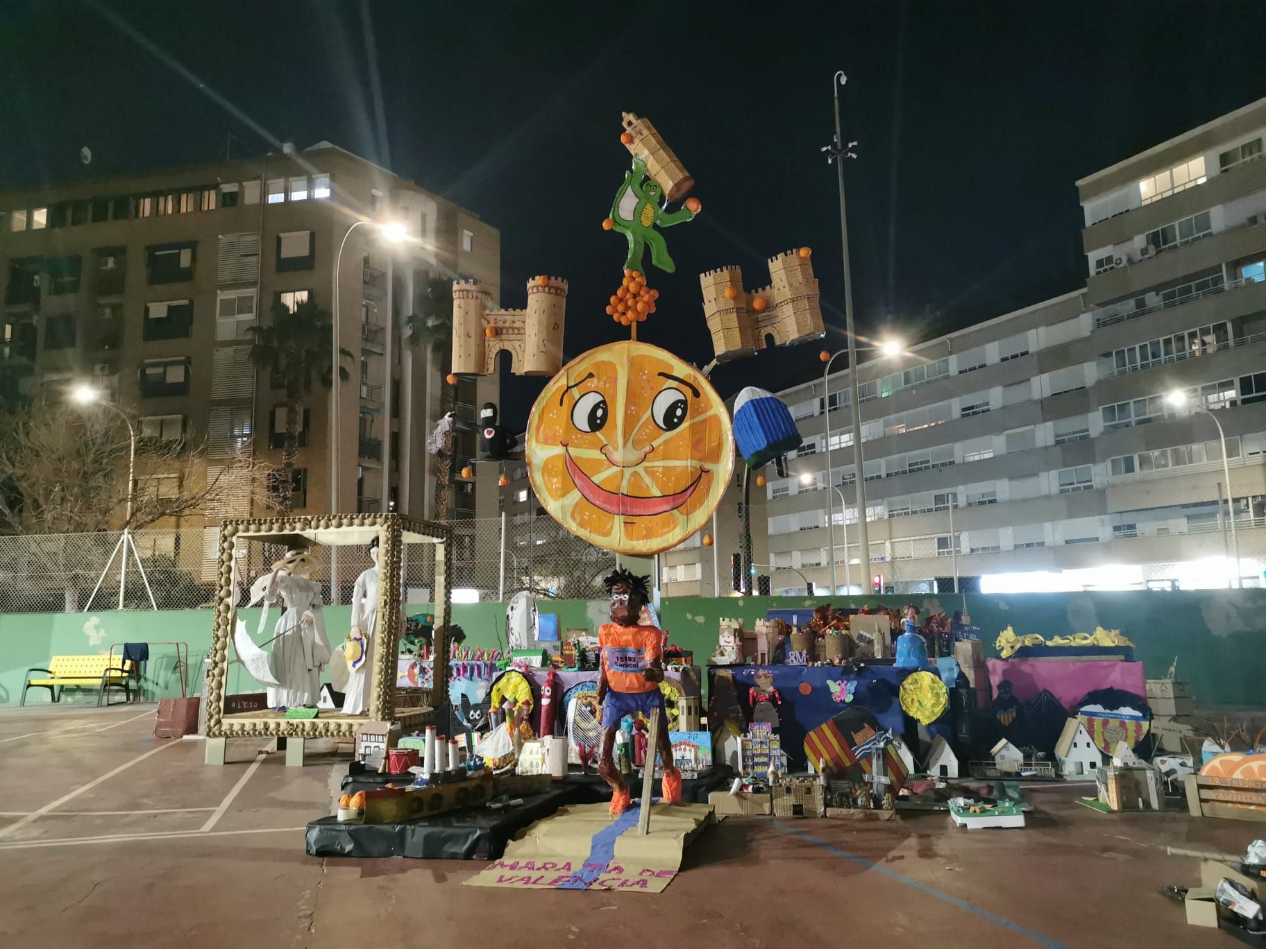 Falla sobre la ciutat de València en el CEIP 8 de Març de València. És el seu tema del curs.