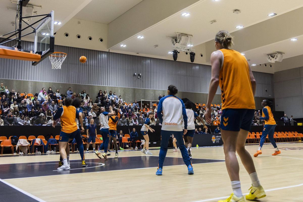 Búscate en el entrenamiento del Valencia Basket Búscate en el entrenamiento del Valencia Basket