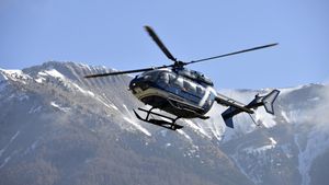 Uno de los helicópteros que participó en el rescate de los cuerpos de las víctimas del siniestro de Germanwings en los Alpes, el 25 de marzo de 2015