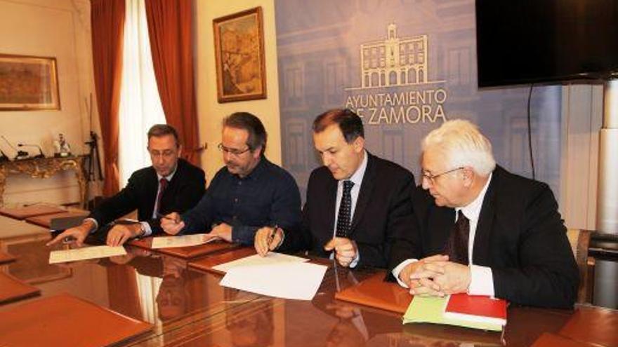 Firma del convenio entre el Ayuntamiento de Zamora y España-Duero.