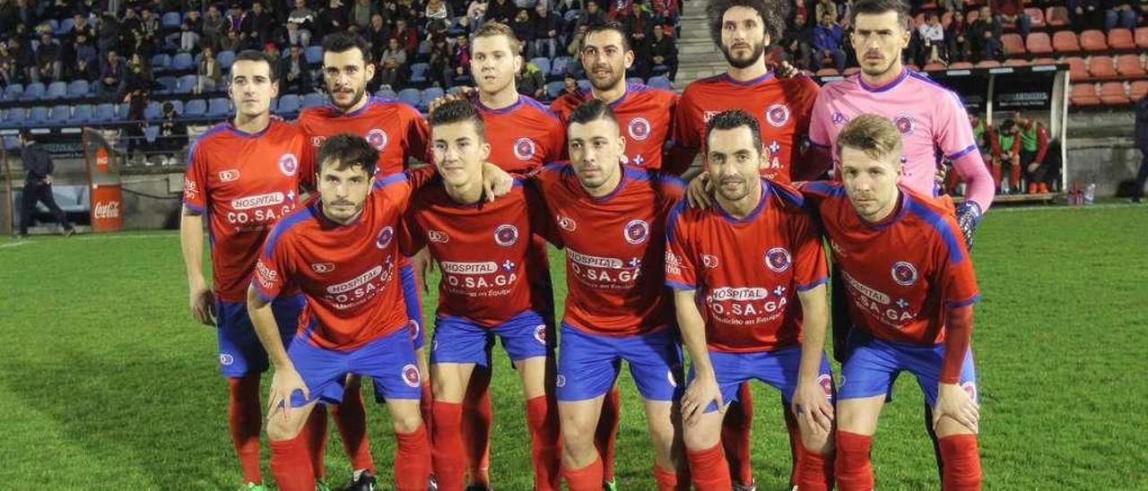 La última formación de la Unión Deportiva Ourense, en el campo de O Couto, ante el Ribeiro. // Iñaki Osorio