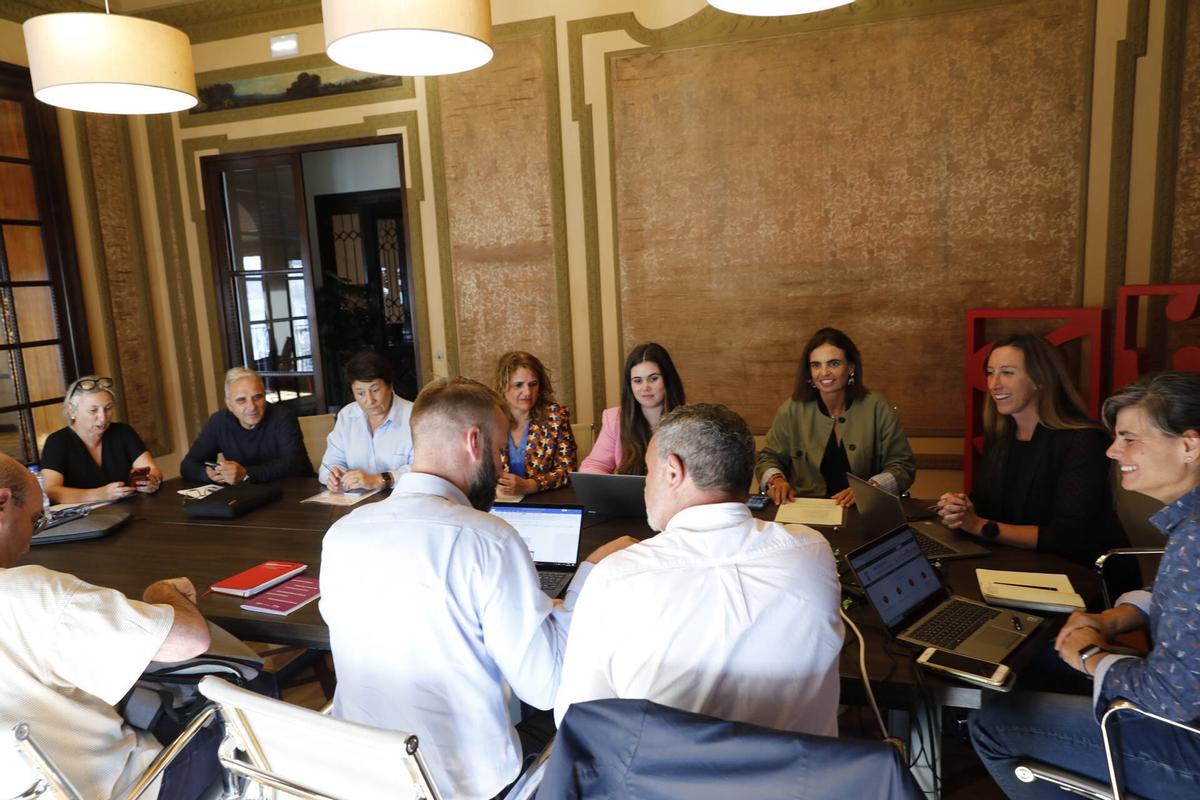 Un momento de la reunión, ayer, en la Casa Paquet.