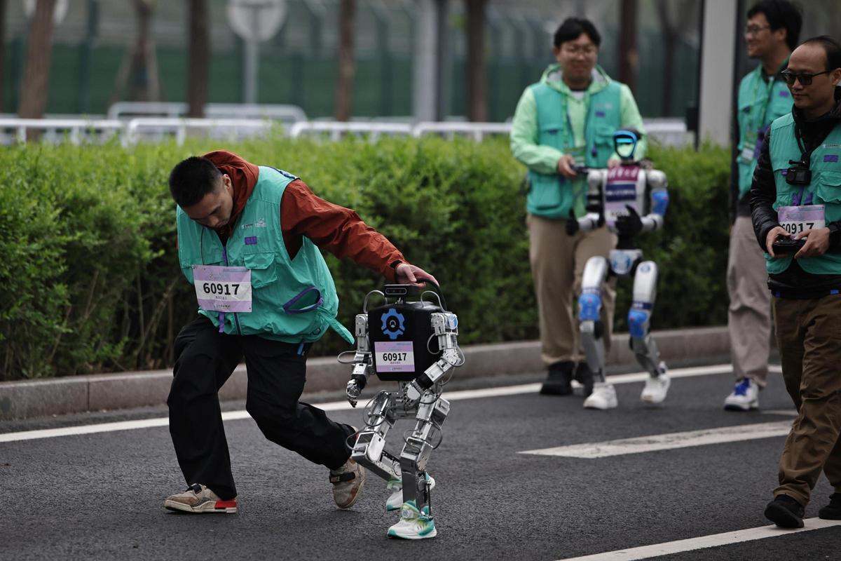Primera Media Maratón para robots humanoides en Pekín