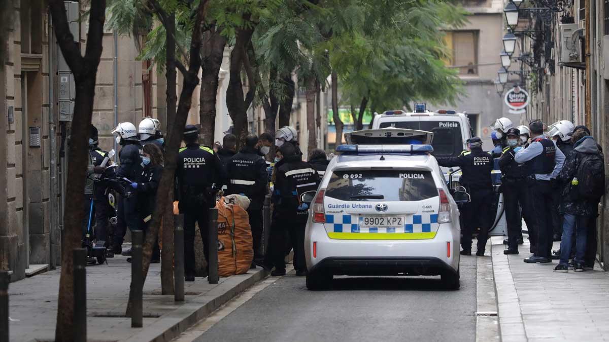L’ajuntament desallotja l’última narcofinca del Raval L’ajuntament desallotja l’última narcofinca del Raval